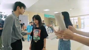 小小的吃瓜娱乐